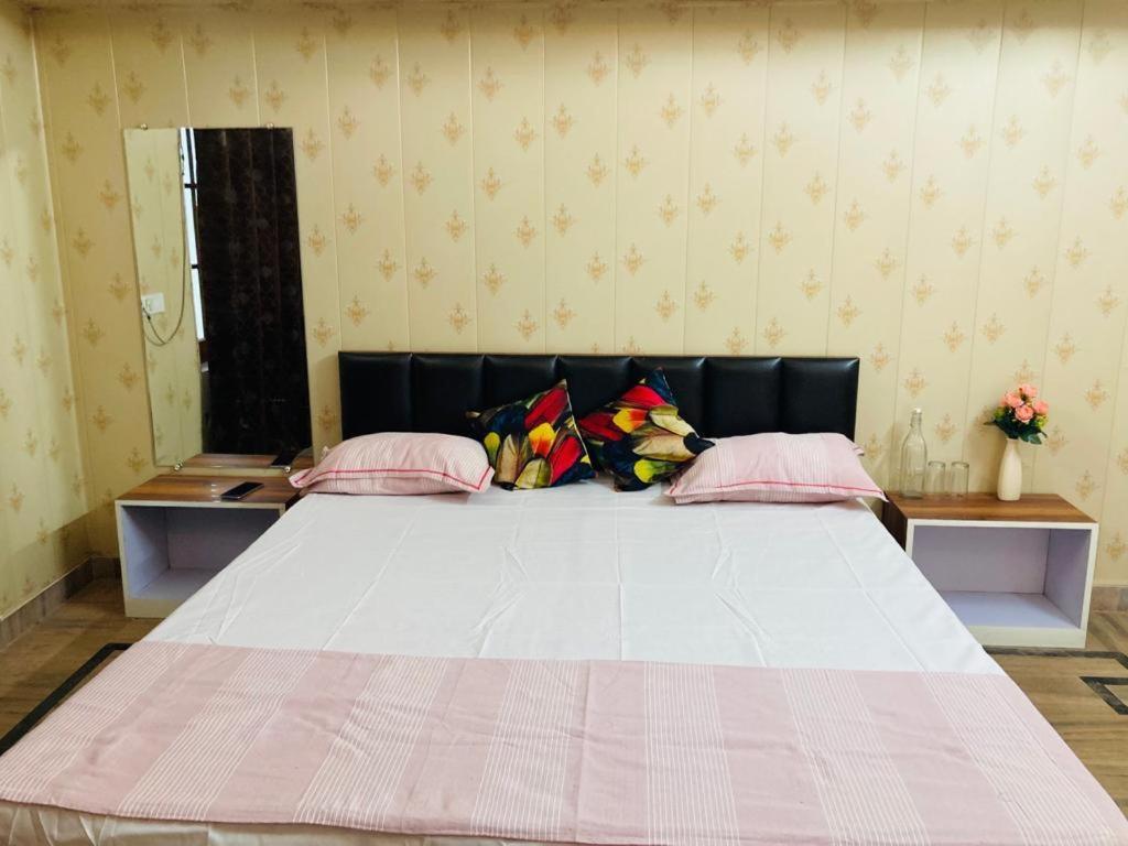 Paarijaat Homestay & Guesthouse Ayodhya Exterior foto